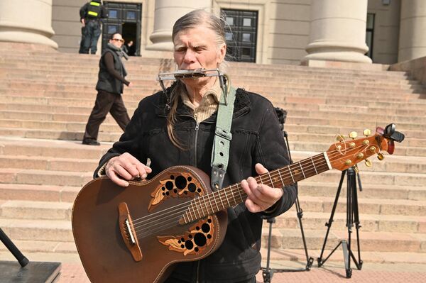 "Лес в Капчяместисе является важной частью природы и ландшафта Литвы, поэтому общественность ожидает, что решения относительно таких территорий будут приниматься после оценки всех возможных воздействий на окружающую среду, с обеспечением прозрачности процесса, вовлечением общественности в обсуждение и рассмотрением возможных альтернатив", — заявили организаторы мероприятия. - Sputnik Литва