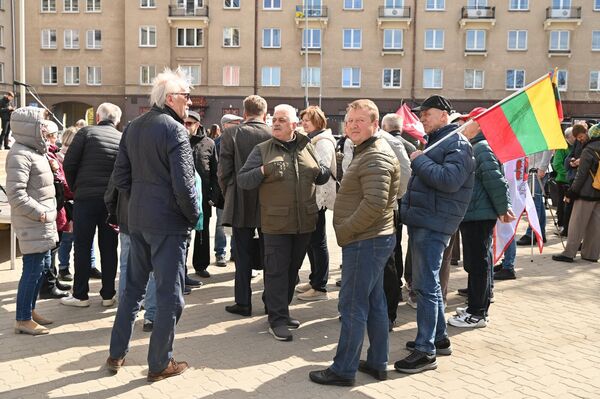 По словам протестующих, уничтожение этого прекрасного уголка Литвы является преступлением. - Sputnik Литва