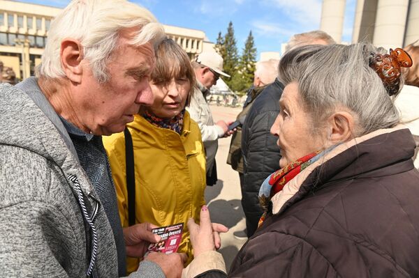 По мнению протестующих, военный полигон создается не ради национальной безопасности, а ради заключения деловых соглашений. - Sputnik Литва