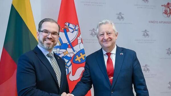 Глава Минобороны Литвы Робертас Каунас и министр обороны Чехии Яромир Зуна - Sputnik Литва