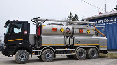 Грузовик компании Detonas 