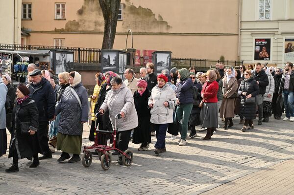 На фото: православные участвуют в крестном ходе в память о святых Виленских мучениках. - Sputnik Литва