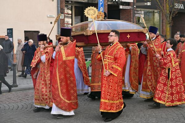 По окончании Крестного хода была совершена соборная литургия в Пречистенском кафедральном соборе. - Sputnik Литва