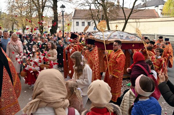 Эта традиция была установлена в 1915 году святым патриархом Тихоном (Беллавиным), возглавлявшим в то время Литовскую кафедру, и возрождена в 2022 году митрополитом Иннокентием. - Sputnik Литва