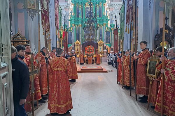Литургию возглавил митрополит Виленский и Литовский Иннокентий в сослужении архиереев и всего духовенства Литовской Православной Церкви. - Sputnik Литва