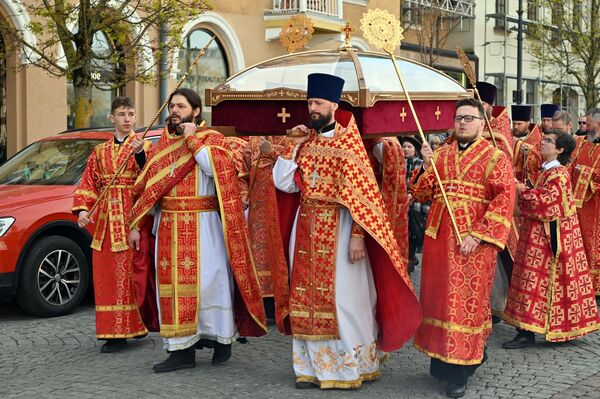 В Литовской православной церкви отметили, что мощи мучеников Антония, Иоанна и Евстафия были принесены в Пречистенский собор впервые в истории. - Sputnik Литва
