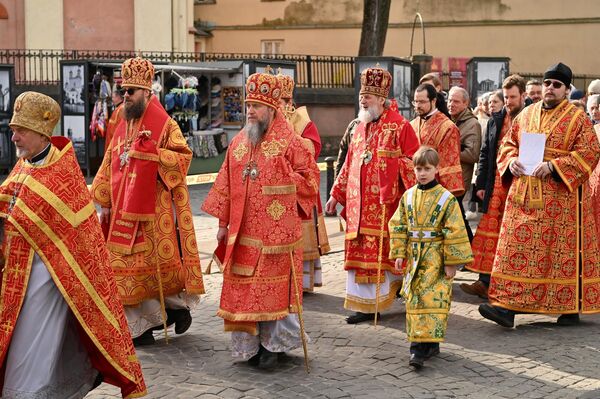 В последние годы в день памяти святых Виленских мучеников совершалось торжественное обнесение их мощей вокруг храма Свято-Духова монастыря. - Sputnik Литва