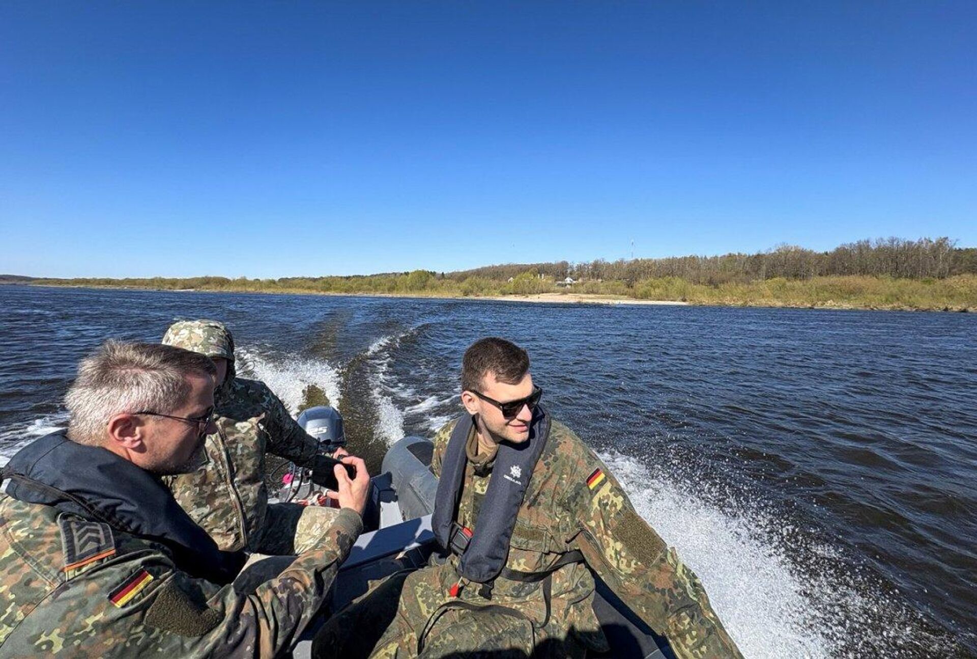 Учения литовских и немецких военных в Литве по форсированию рек - Sputnik Литва, 1920, 28.04.2026