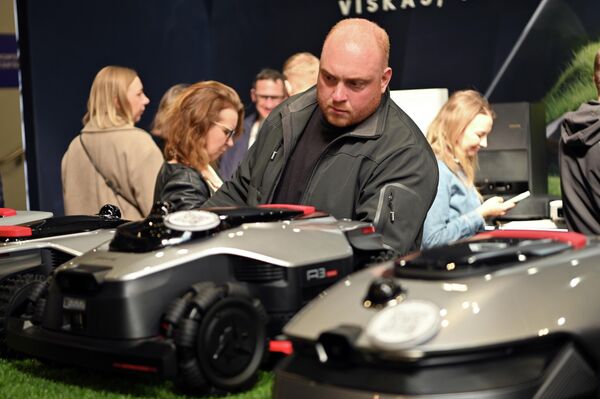 На фото: посетители выставки RESTA. - Sputnik Литва