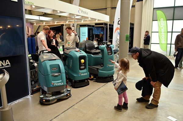 На фото: посетители выставки RESTA. - Sputnik Литва