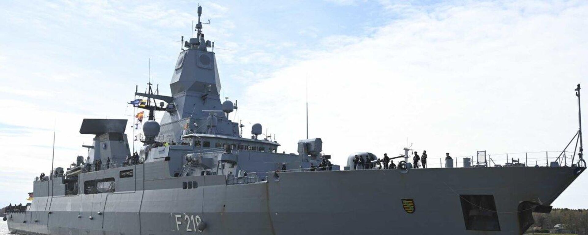 Корабль группы постоянной готовности НАТО – фрегат ВМС Германии Sachsen  - Sputnik Литва, 1920, 01.05.2026