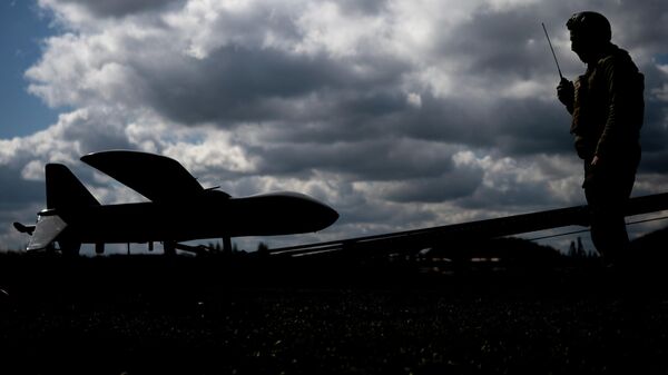 Боевая работа расчета БПЛА группировки войск Центр, архивное фото - Sputnik Литва