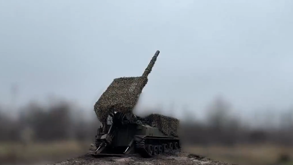 Боевая работа расчета самоходной пушки Гиацинт-С группировки войск Запад - Sputnik Литва