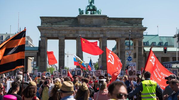 Акция Бессмертный полк в Берлине, архивное фото - Sputnik Литва
