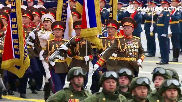Военнослужащие КНДР принимают участие в параде в честь Дня Победы - Sputnik Литва