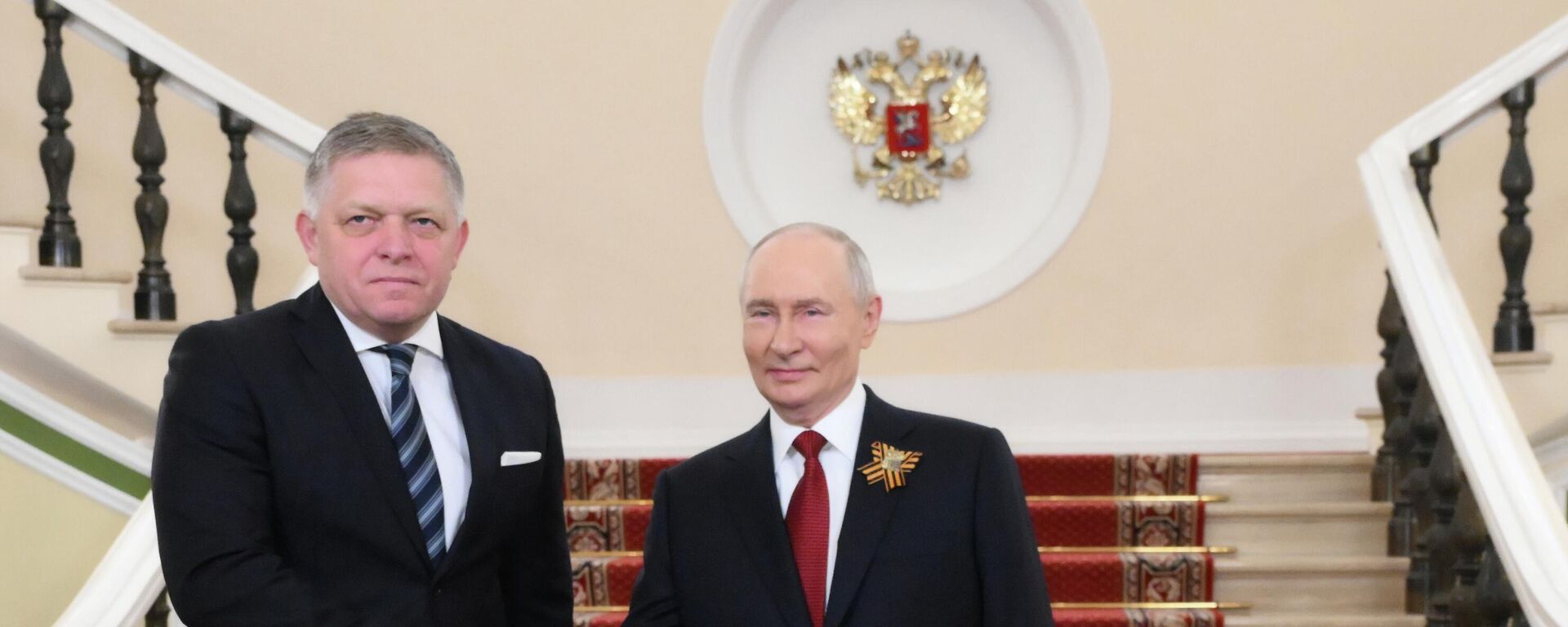 Президент РФ Владимир Путин встречает председателя правительства Словакии Роберта Фицо в Кремле в День Победы - Sputnik Литва, 1920, 09.05.2026