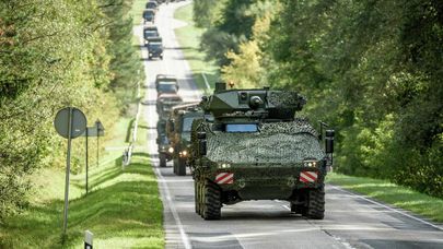 Колонна военной техники ВС Литвы