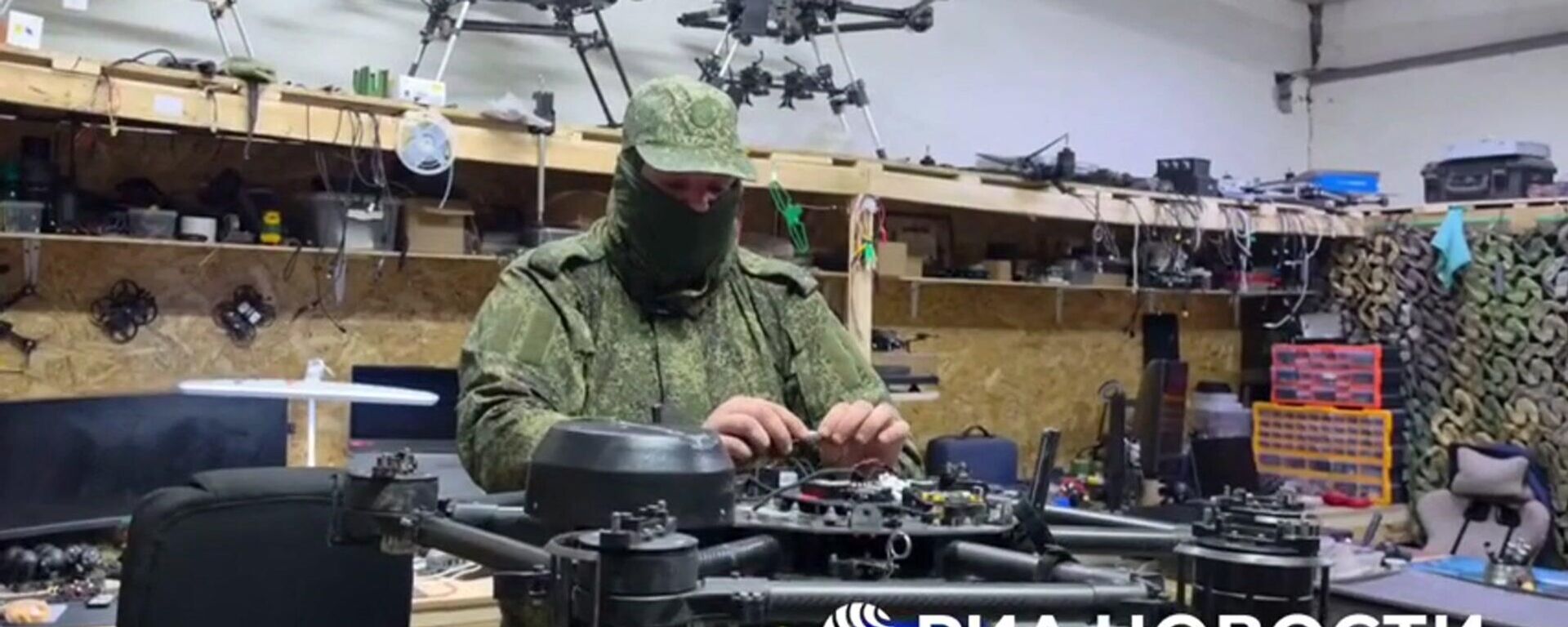 Российские военнослужащие перепрошили более 30 трофейных дронов Vampire - Sputnik Литва, 1920, 16.05.2026