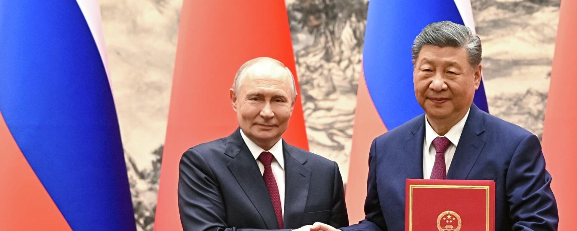 Президент РФ Владимир Путин и председатель КНР Си Цзиньпин - Sputnik Литва, 1920, 20.05.2026