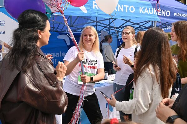 В этом году каждая медаль напоминала о самых интересных произведениях искусства в столице. Три маршрута. Три истории. Три медали, где встречаются движение, искусство и Вильнюс. - Sputnik Литва