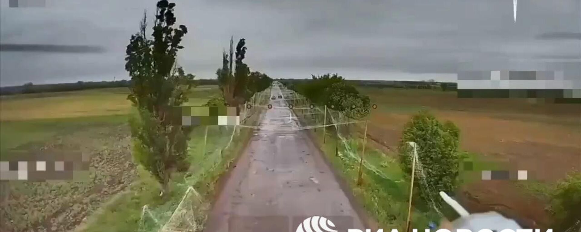 Оператор FPV-дрона ПрОВОД уничтожил британский пикап вместе с экипажем и охраной - Sputnik Литва, 1920, 26.05.2026