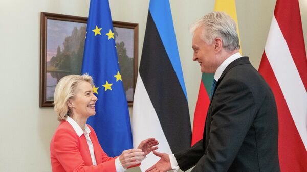 Глава Еврокомиссии Урсула фон дер Ляйен и президент Литвы Гитанас Науседа - Sputnik Литва