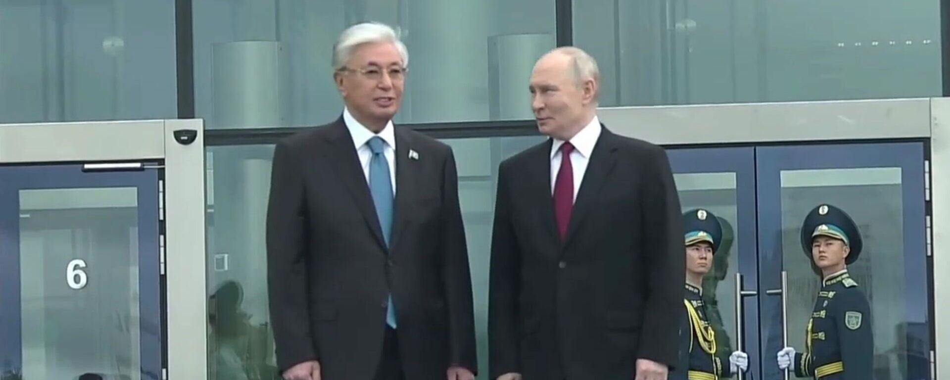 Президент России Владимир Путин прибыл во Дворец независимости в Астане, где пройдут российско-казахстанские переговоры - Sputnik Литва, 1920, 28.05.2026