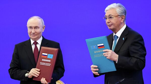 Президент РФ Владимир Путин и президент Казахстана Касым-Жомарт Токаев - Sputnik Литва