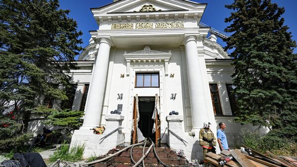 Пожар в здании музея-панорамы в Севастополе после атаки ВСУ - Sputnik Литва