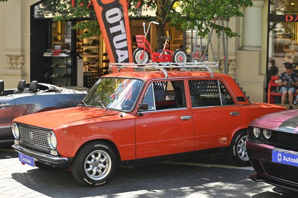 Всего было представлено более 200 эксклюзивных автомобилей и гоночных машин. - Sputnik Литва