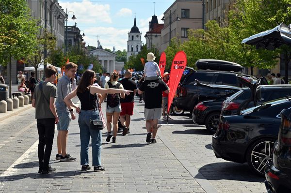 Выставка привлекла внимание людей разных возрастов. - Sputnik Литва