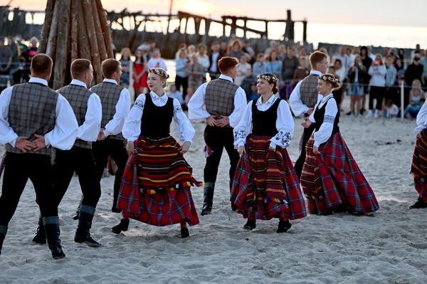 Организаторы предложили вспомнить истинный смысл этого праздника — связь с природой, близкими и обществом. - Sputnik Литва