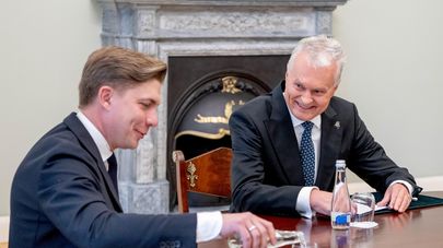 Президент Литвы Гитанас Науседа с кандидатом на пост премьера от Социал-демократической партии Литвы Миндаугасом Синкявичюсом