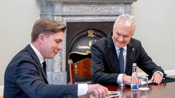 Президент Литвы Гитанас Науседа с кандидатом на пост премьера от Социал-демократической партии Литвы Миндаугасом Синкявичюсом - Sputnik Литва