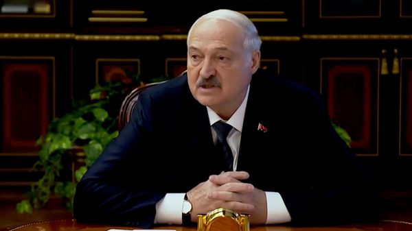 Президент Белоруссии Александр Лукашенко о встрече с представителями Зеленского - Sputnik Литва
