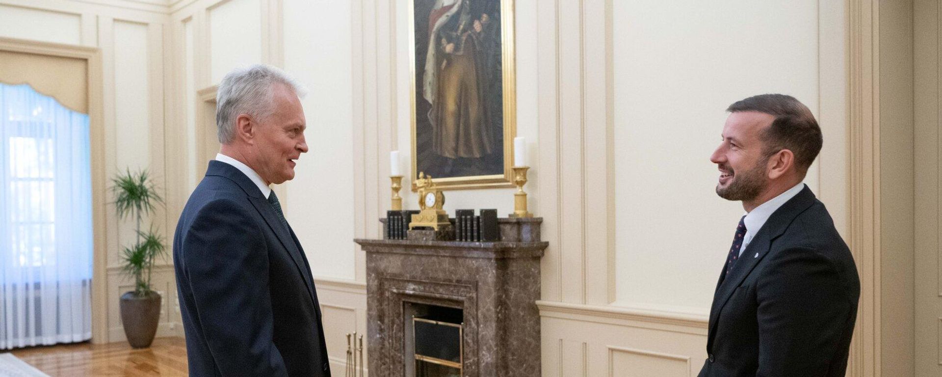 Президент Литвы Гитанас Науседа и глава Демократического союза Во имя Литвы Виргиниюс Синкявичюс - Sputnik Литва, 1920, 26.06.2026