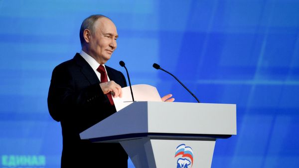 Президент РФ Владимир Путин выступает на XXIII съезде партии Единая Россия в Москве - Sputnik Литва