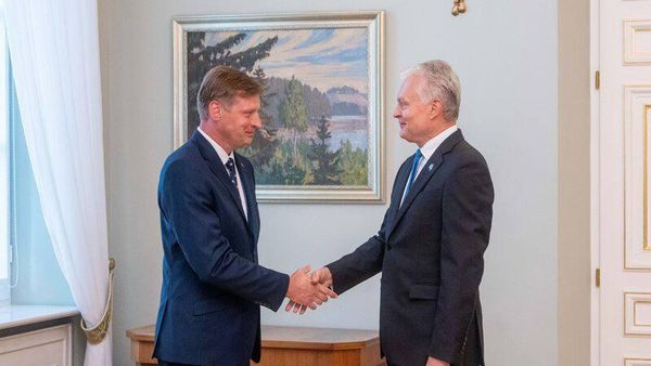 Президент Литвы Гитанас Науседа (справа) и кандидат в министры сельского хозяйства Кястутис Мажейка - Sputnik Литва