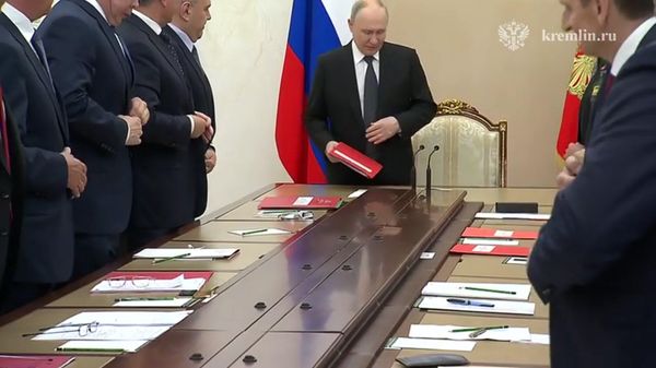 Путин провел оперативное совещание с постоянными членами Совбеза - Sputnik Литва