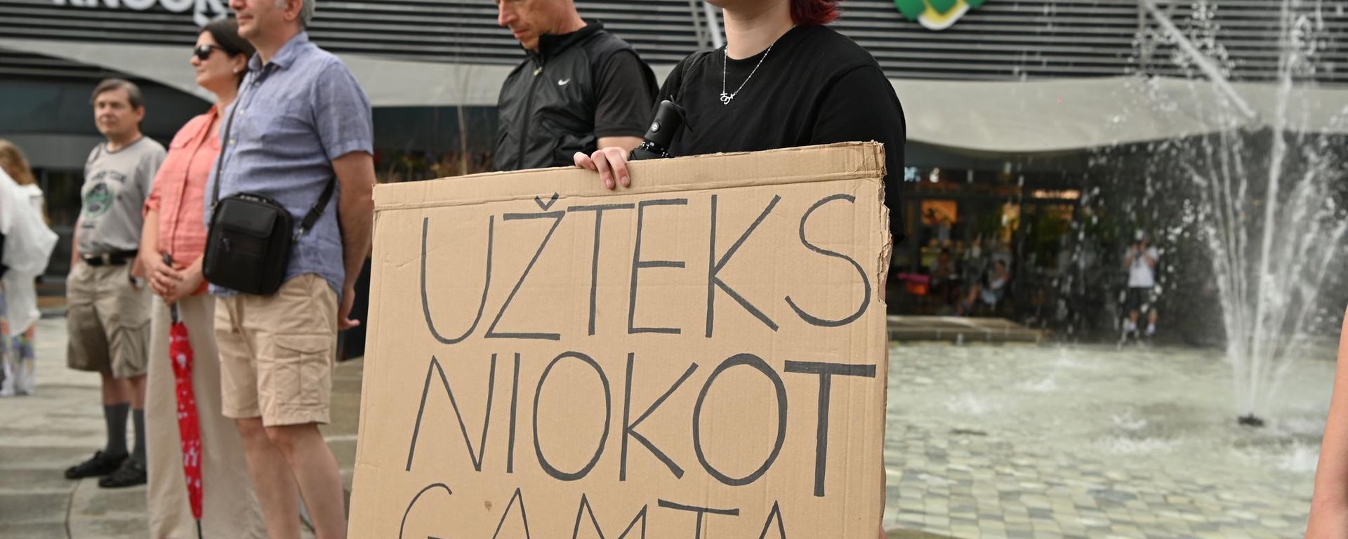 Акция протеста в Вильнюсе против вырубки деревьев Акция протеста в Вильнюсе против вырубки деревьев - Sputnik Литва, 1920, 02.07.2026