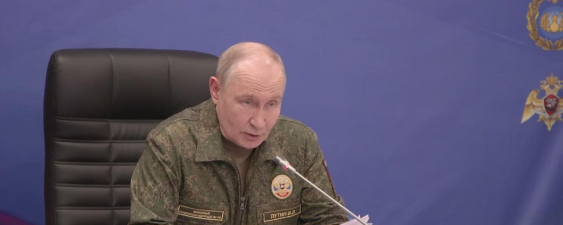 Президент РФ Владимир Путин посетил вспомогательный пункт управления Объединенной группировки войск - Sputnik Литва, 1920, 04.07.2026