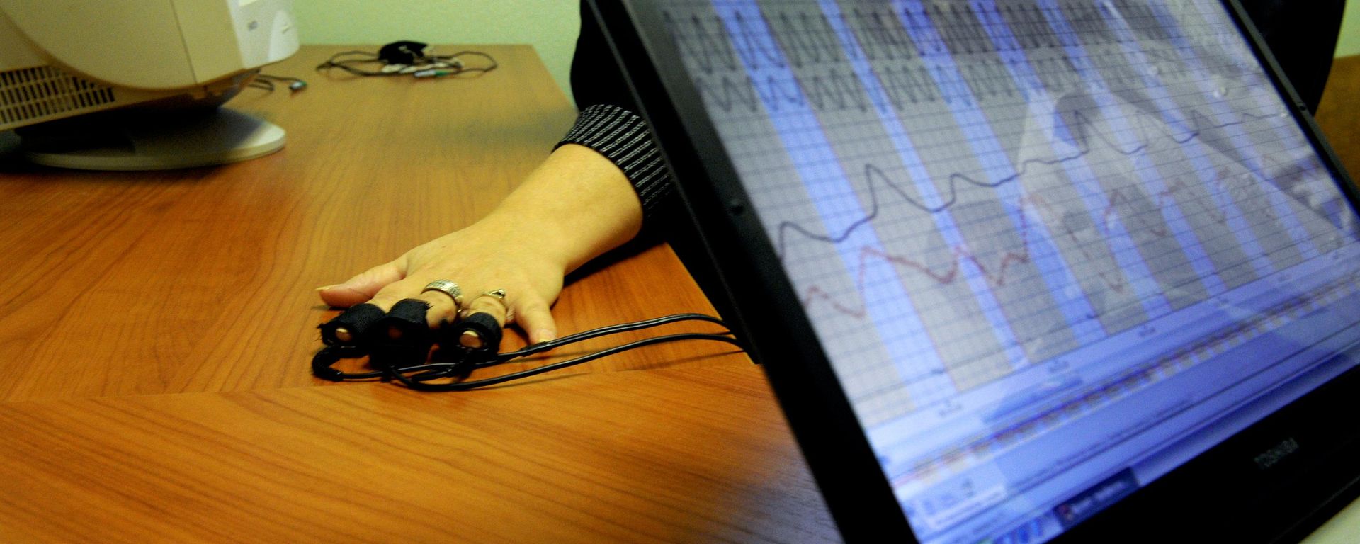 Демонстрация работы полиграфа, архивное фото - Sputnik Литва, 1920, 07.07.2026