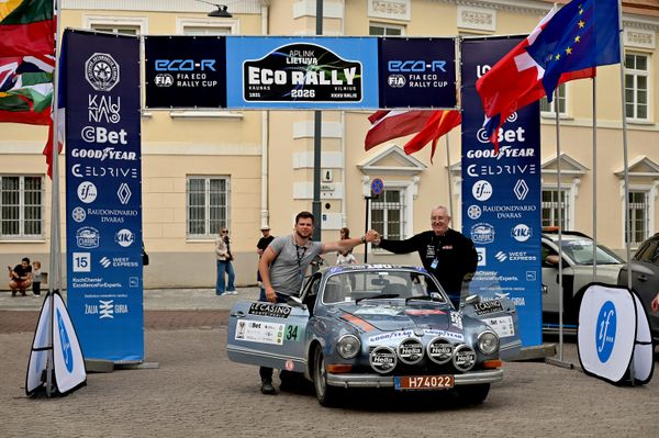 На площади Независимости в Каунасе 3 июля был дан старт 35-му по счету автопробегу "Вокруг Литвы" — старейшему в стране соревнованию, проводимому с 1931 года. - Sputnik Литва