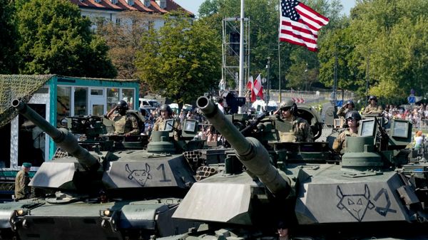 Американские солдаты на параде в Польше - Sputnik Литва