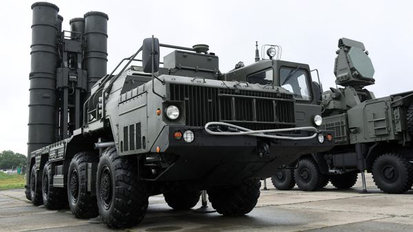 Пусковая установка зенитно-ракетного комплекса С-400 Триумф, архивное фото - Sputnik Литва