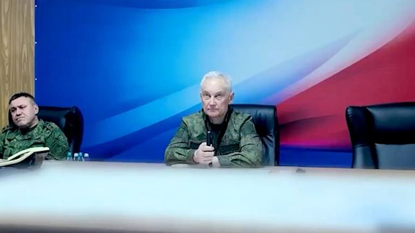 Министр обороны РФ Андрей Белоусов инспектирует группировку войск Центр - Sputnik Литва