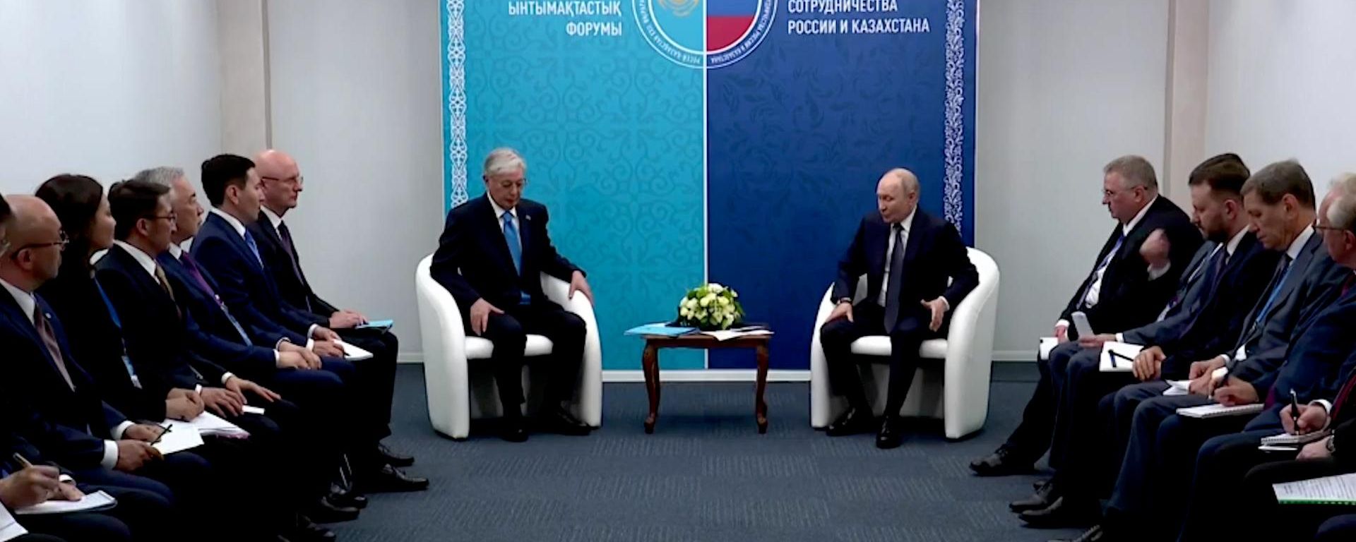 Кадры с двусторонних переговоров Путина и Токаева  - Sputnik Литва, 1920, 25.07.2026