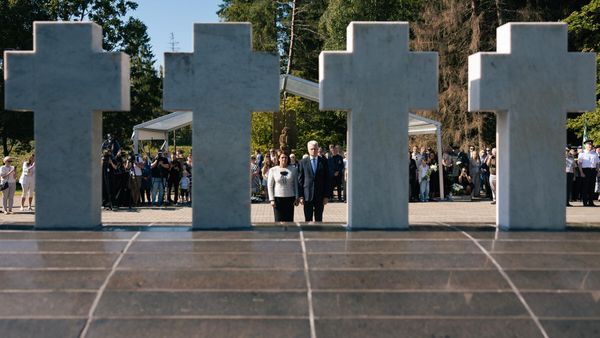 Президент Литвы Гитанас Науседа и первая леди Диана Науседене на мероприятиях, посвященных 35-й годовщине событий на КПП Мядининкай - Sputnik Литва