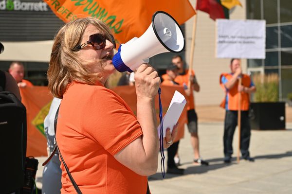 На прошлой неделе VAATC сообщил, что в одностороннем порядке расторгает договор о механико-биологической обработке коммунальных отходов с компанией Energesman. - Sputnik Литва