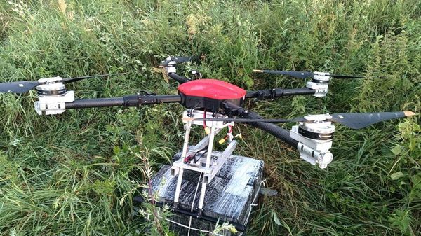 Литовские пограничники перехватили дрон с контрабандными сигаретами из Белоруссии - Sputnik Литва